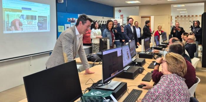 La Consejera en funciones ha visitado este viernes el hogar de personas mayores del IASS en Monzón