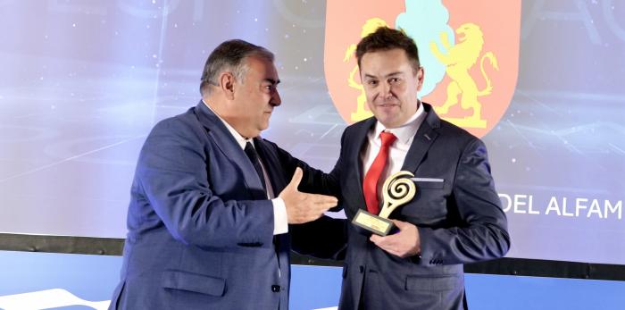 El alcalde de Perales del Alfambra, la emprendedora Ana Marcén y la directora general de CARTV han recogido los premios.