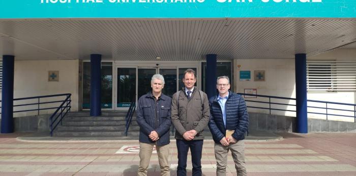 El Coordinador Autonómico de Trasplantes, junto al coordinador del Hospital San Jorge de Huesca y el coordinador adjunto del mismo hospital.