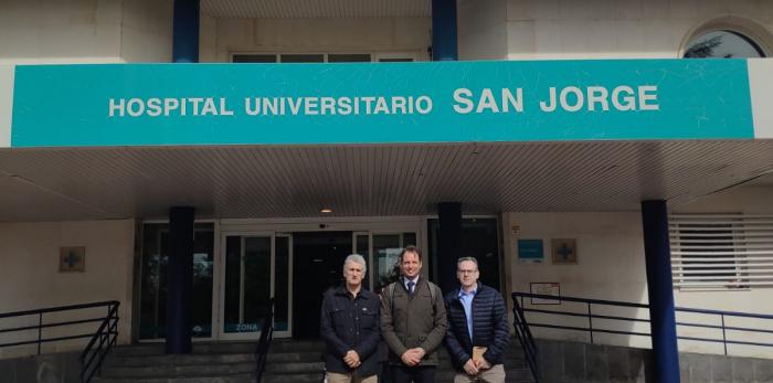 El Coordinador Autonómico de Trasplantes, junto al coordinador del Hospital San Jorge de Huesca y el coordinador adjunto del mismo hospital.