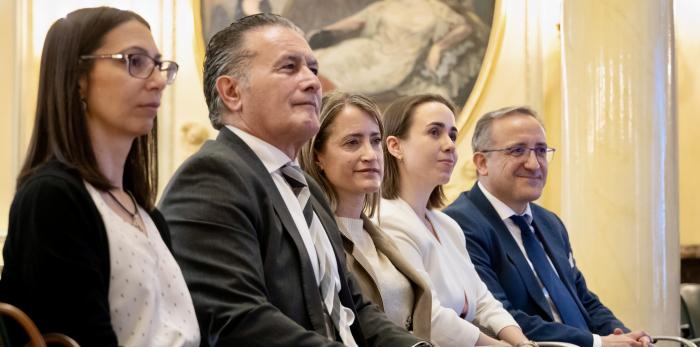 La firma del convenio ha tenido lugar en la sede de la Caja Rural de Aragón