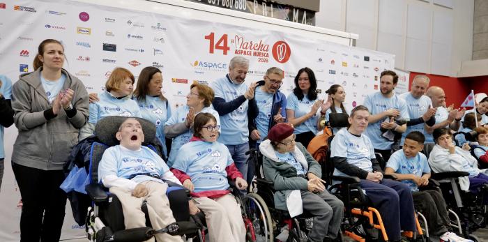 La XIV Marcha de Aspace Huesca ha cubierto su recorrido este domingo con récord de participantes a pesar de la lluvia