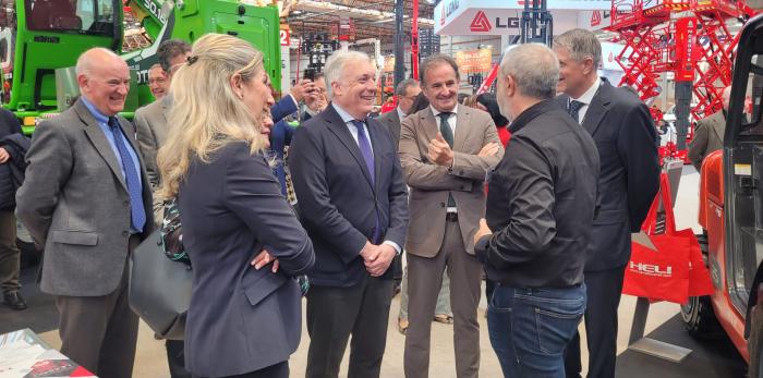 Octavio López ha recorrido la zona expositiva de SMOPYC 2026.