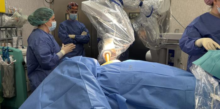 Intervención de radioterapia intraoperatoria realizada en el Hospital de Calatayud dentro del programa de la UCMORA.
