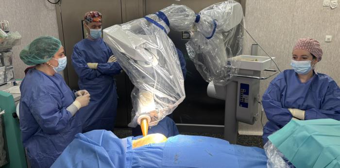 Intervención de radioterapia intraoperatoria realizada en el Hospital de Calatayud dentro del programa de la UCMORA.