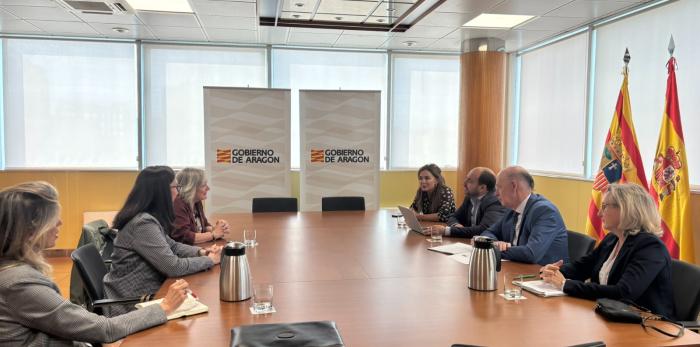 El consejero de Sanidad y parte de su equipo se reúnen con los presidentes de los colegios de Enfermería y de Médicos de las tres provincias