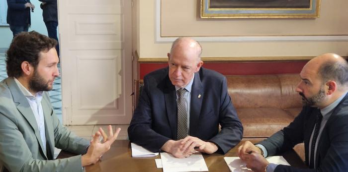 Visita del consejero de Sanidad Ángel Sanz Barea, al Hospital de Barbastro
