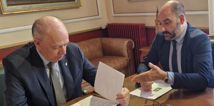Visita del consejero de Sanidad Ángel Sanz Barea, al Hospital de Barbastro