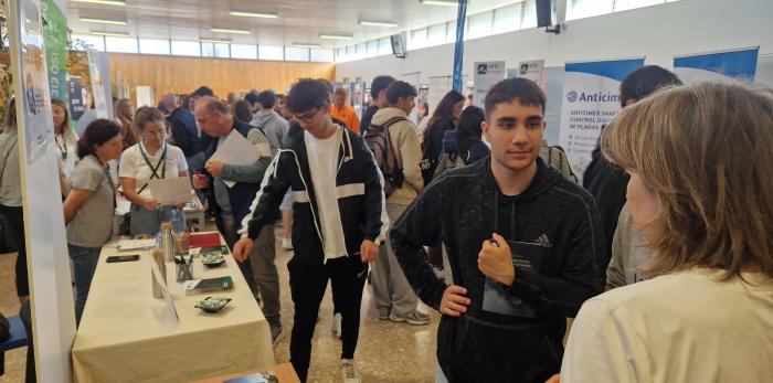 Visita de Luis Mallada a la Feria de Empleo
