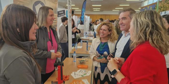 Visita de Luis Mallada a la Feria de Empleo