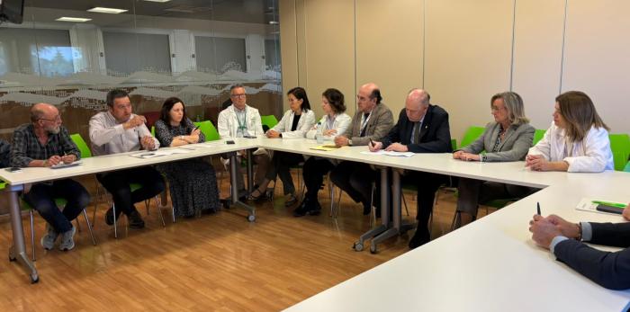 Visita con del consejero y el equipo directivo con la plataforma de defensa de los pacientes oncológicos