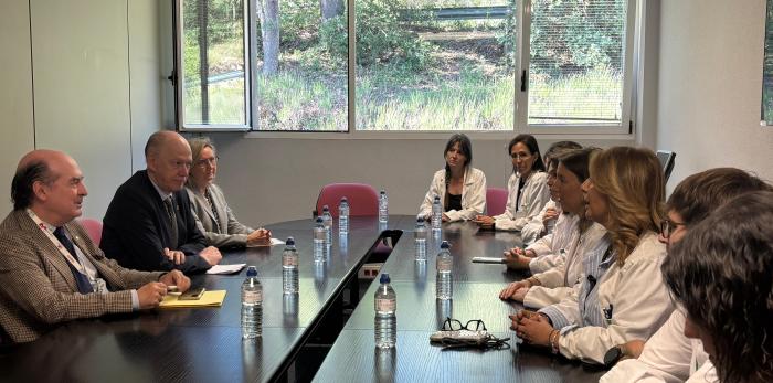 El consejero  se ha reunido hoy con el equipo directivo del Sector sanitario de Barbastro en su visita al Hospital