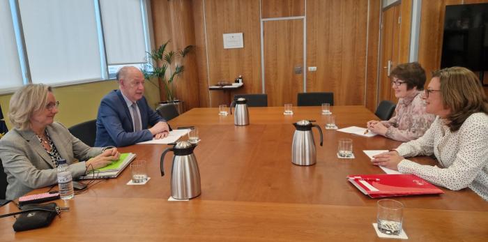 El consejero de Sanidad concluye con UGT la primera ronda de reuniones con los sindicatos de la Mesa Sectorial.