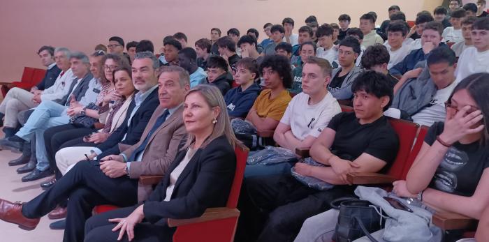 El colegio Salesianos de Zaragoza ha acogido el mayor hackathon de IA de Aragón