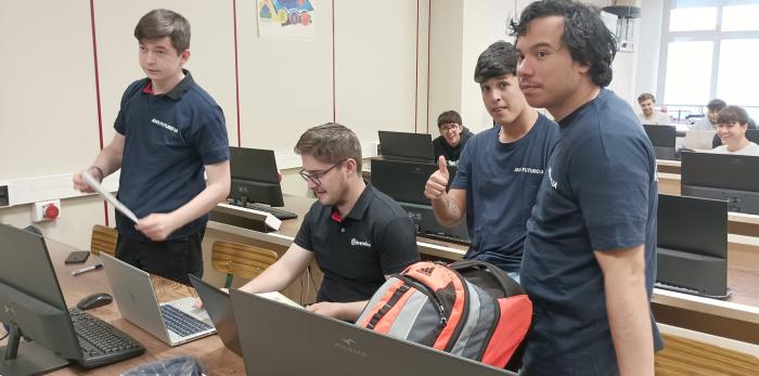 El colegio Salesianos de Zaragoza ha acogido el mayor hackathon de IA de Aragón
