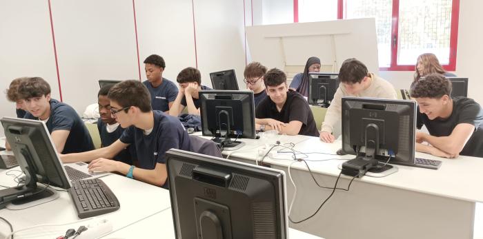 El colegio Salesianos de Zaragoza ha acogido el mayor hackathon de IA de Aragón