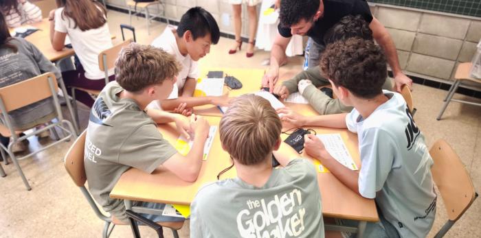 Carmen Susín, en la Jornada sobre braille y sistema dactilológico en el colegio Santa Rosa de Huesca