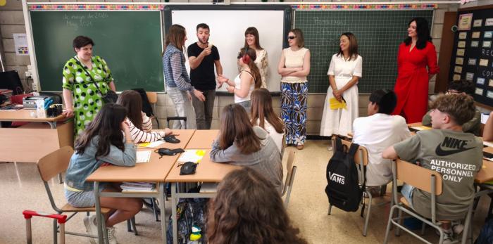 Carmen Susín, en la Jornada sobre braille y sistema dactilológico en el colegio Santa Rosa de Huesca