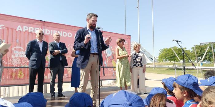 Los estudiantes de varios centros escolares de la provincia de Zaragoza han puesto en marcha su propio puesto de comercio.