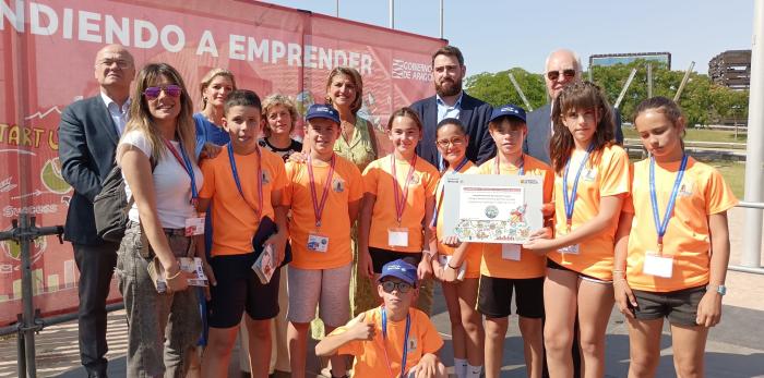 Los estudiantes de varios centros escolares de la provincia de Zaragoza han puesto en marcha su propio puesto de comercio.