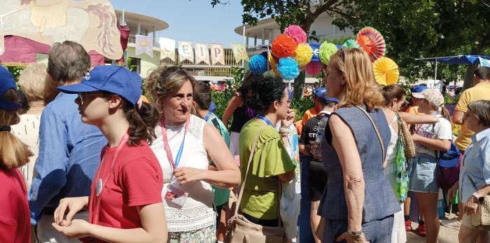 Los estudiantes de varios centros escolares de la provincia de Zaragoza han puesto en marcha su propio puesto de comercio.