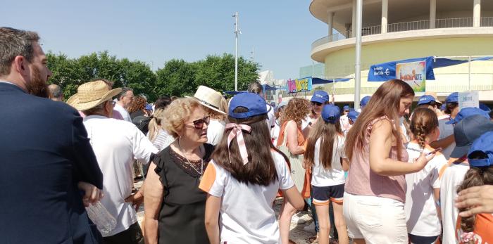 Los estudiantes de varios centros escolares de la provincia de Zaragoza han puesto en marcha su propio puesto de comercio.