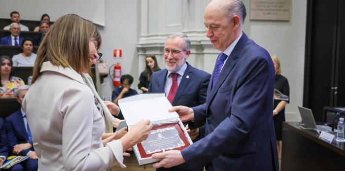 El consejero de Sanidad participa en el Día del Colegiado del Colegio de Médicos de Zaragoza