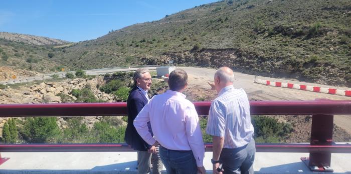 Foto de familia en la inauguración del nuevo viaducto de Quiebracántaros.