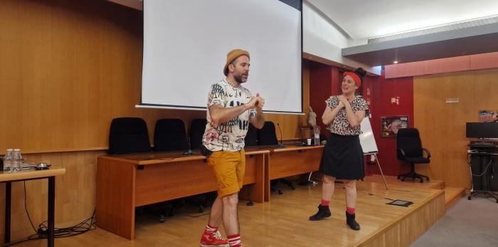 El aula hospitalaria del Clínico y el Colegio Ciudad de Zaragoza se unen para despedir el curso con teatro y sonrisas, gracias a la colaboración de Teatro Indigesto