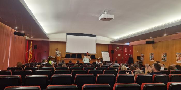 El aula hospitalaria del Clínico y el Colegio Ciudad de Zaragoza se unen para despedir el curso con teatro y sonrisas, gracias a la colaboración de Teatro Indigesto
