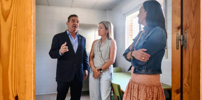Carmen Susín y Luis Mallada también han visitado el aula de 2 años del centro educativo