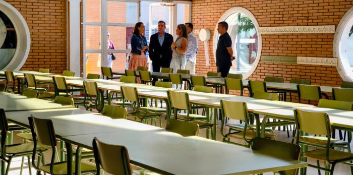 Carmen Susín y Luis Mallada también han visitado el aula de 2 años del centro educativo