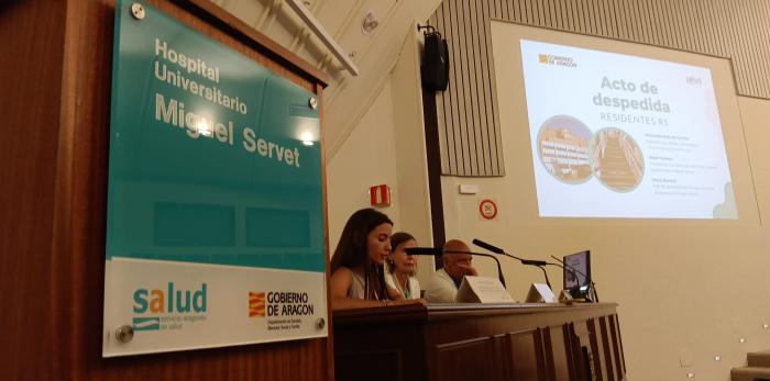 Un momento de la intervención de la residente de Medicina Intensiva en el acto de entrega de orlas celebrado este mediodía en el Servet