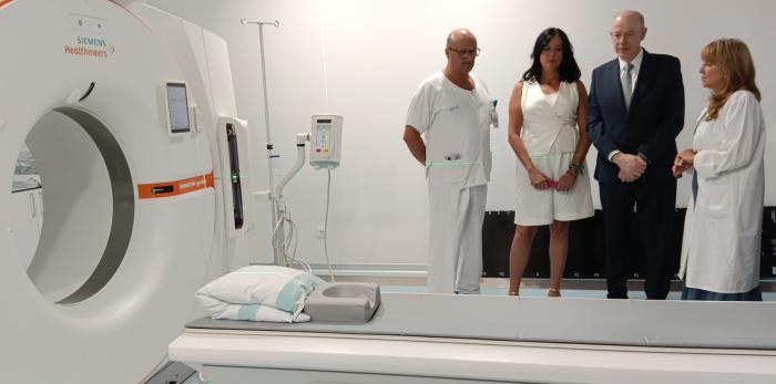 Visita del consejero de Sanidad y la alcaldesa de Huesca a la unidad de Oncología Radioterápica del Hospital Universitario San Jorge de Huesca