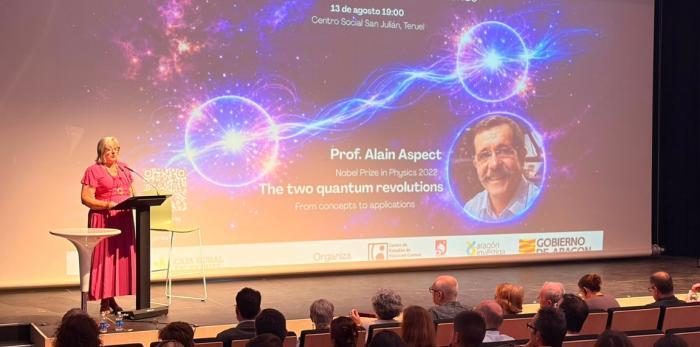 El aforo de la sala llevaba semanas completo, por lo que la conferencia del profesor Aspect ha sido retransmitida en directo