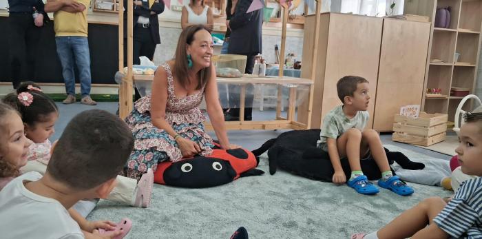 Susín ha visitado el aulario del centro, al que este curso se incorporan 9 alumnos de 1º de Infantil