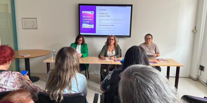 Presentación del nuevo folleto en lectura fácil con los recursos y servicios del IAM