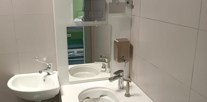 Baño para pacientes ostomizados en el nuevo Hospital de Alcañiz