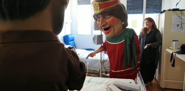 Los niños han disfrutado durante las visitas sorpresa que han tenido durante la Fiesta del Infantil