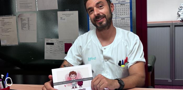 El enfermero del HUSJ, Lorenzo Bergua, ha donado su obra al área de Pediatría del centro oscense
