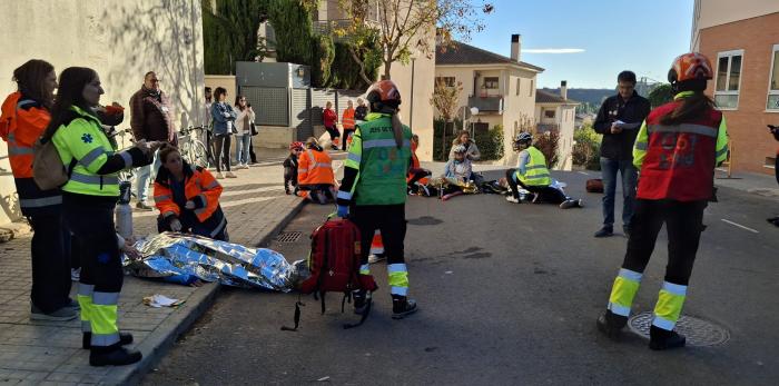 Simulacro de accidente tráfico en II Feria de la Salud Monegros Centro