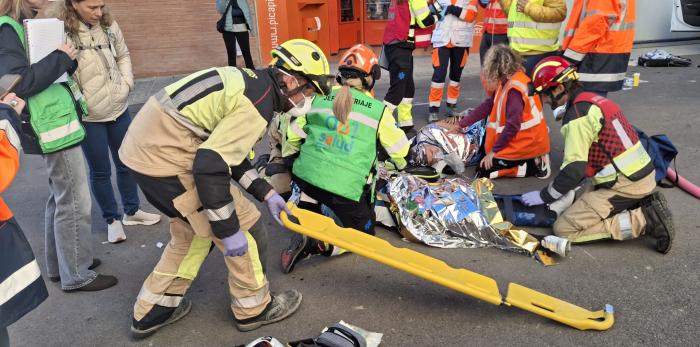 Simulacro de accidente tráfico en II Feria de la Salud Monegros Centro