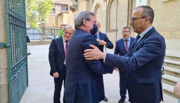 Felipe Faci en la visita institucional a la exposición