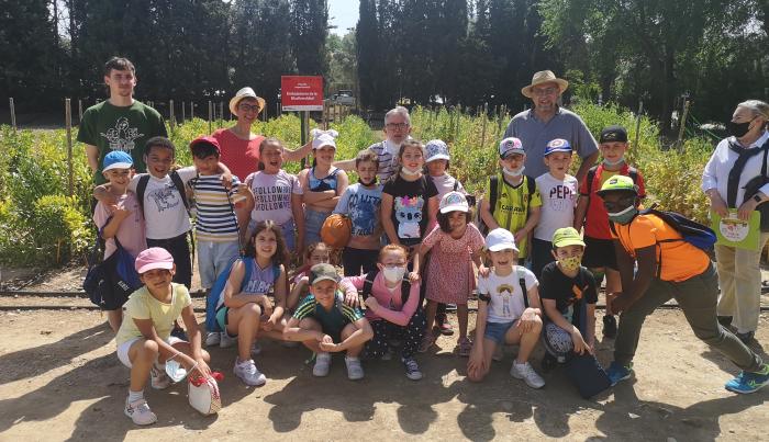 Los alumnos han visitado la parcela de Embajadores del CITA y han pasado la mañana con los investigadores y el personal del proyecto