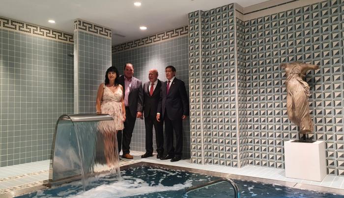 Aliaga inaugura el Hotel La Lozana en Used