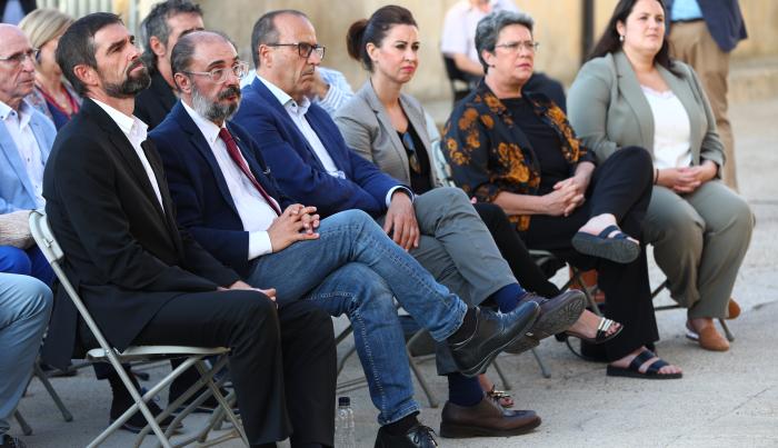 Lambán asiste al homenaje de la maestra de Castiliscar ejecutada en 1936