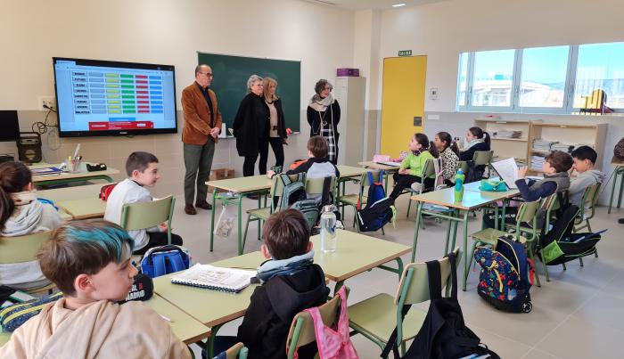 El consejero de Educación vista el CEIP Ricardo Mur de Casetas