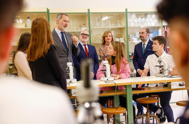 El rey Felipe VI entrega el Premio Mejor Escuela 2021 al IES Ramón y Cajal de Zaragoza