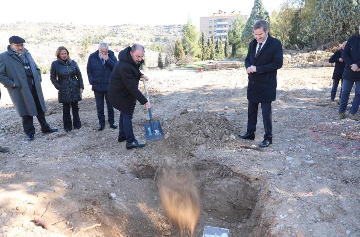 Primera piedra de la residencia de mayores de Alcañiz