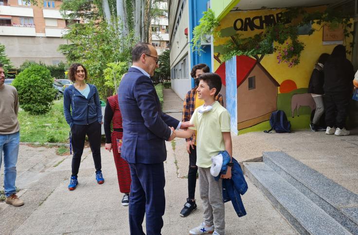 Felipe Faci durante el acto contra el acoso en el IES Pablo Gargallo